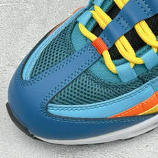 GS版NIKE AIR MAX 95 TT 气垫复古百搭休闲运动跑鞋 这双鞋采用前脚掌开窗式气垫 这种设计在当时是前所未 GS版NIKE AIR MAX 95 TT 气垫复古百搭休闲运动跑鞋 这双鞋采用前脚掌开窗式气垫 这种设计在当时是前所未