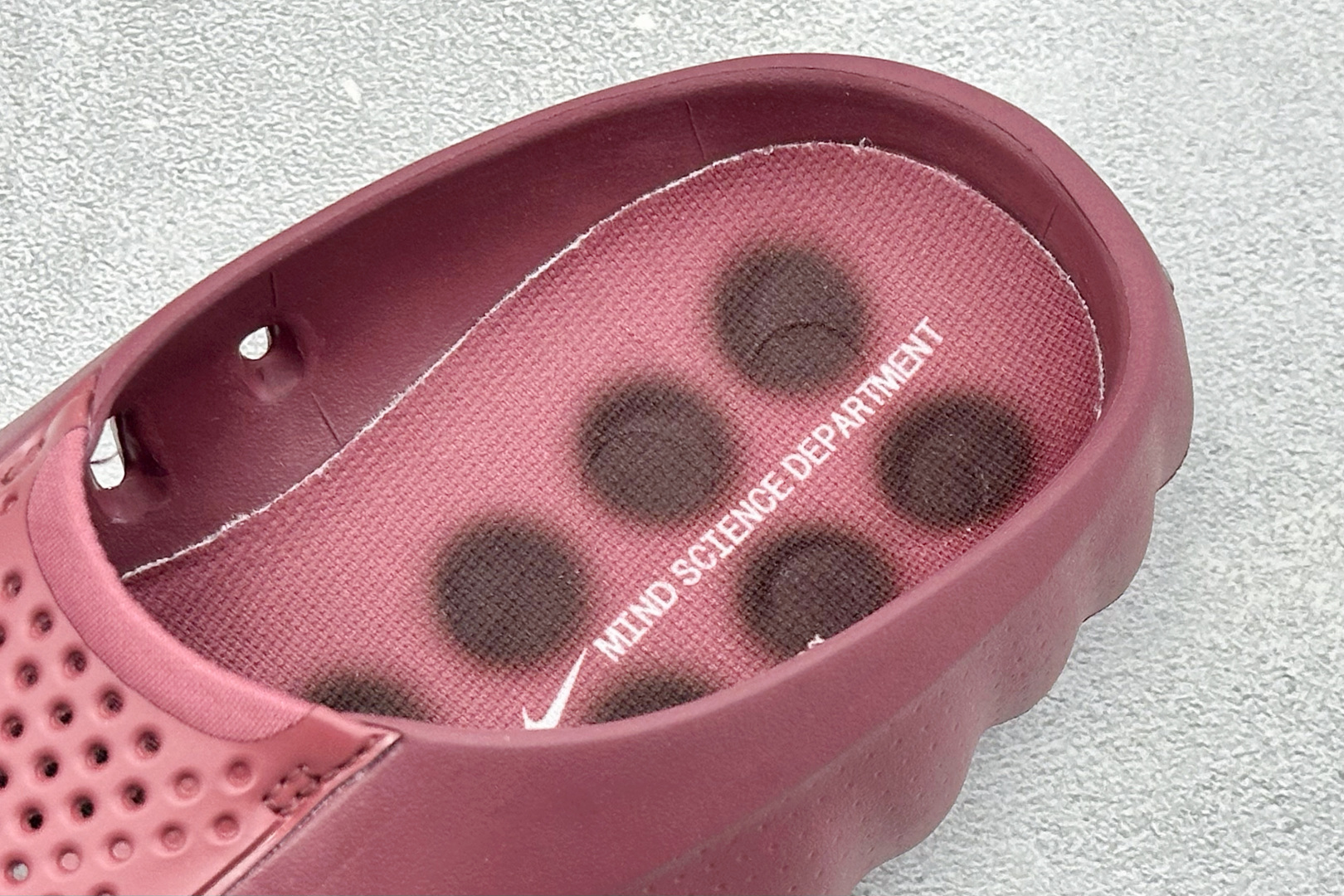 Nike Mind 001 神经科学足底按摩拖鞋 #全新热门款 从神经科学中汲取灵感 鞋面采用穿孔透气织物材质 鞋底22 Nike Mind 001 神经科学足底按摩拖鞋 #全新热门款 从神经科学中汲取灵感 鞋面采用穿孔透气织物材质 鞋底22