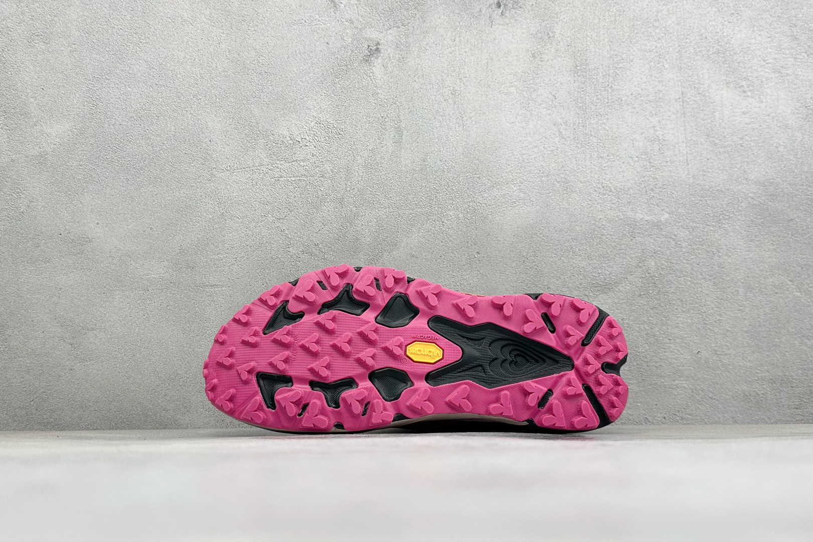 Hoka One One Speed Goat 7 低帮轻量透气休闲运动慢跑鞋 货号：-BNKP 尺码：36 36.5 