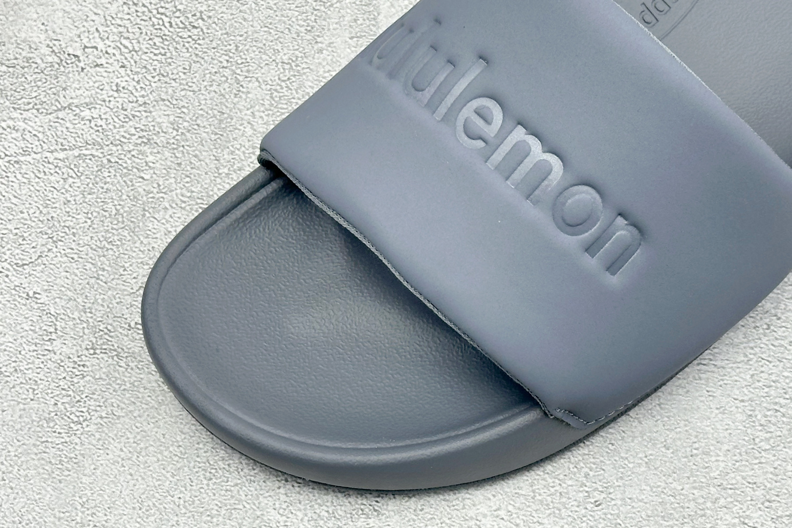 lululemon Restfeel Slide 露露乐蒙舒适柔软防滑耐磨一字拖鞋 lululemon Restfeel lululemon Restfeel Slide 露露乐蒙舒适柔软防滑耐磨一字拖鞋 lululemon Restfeel