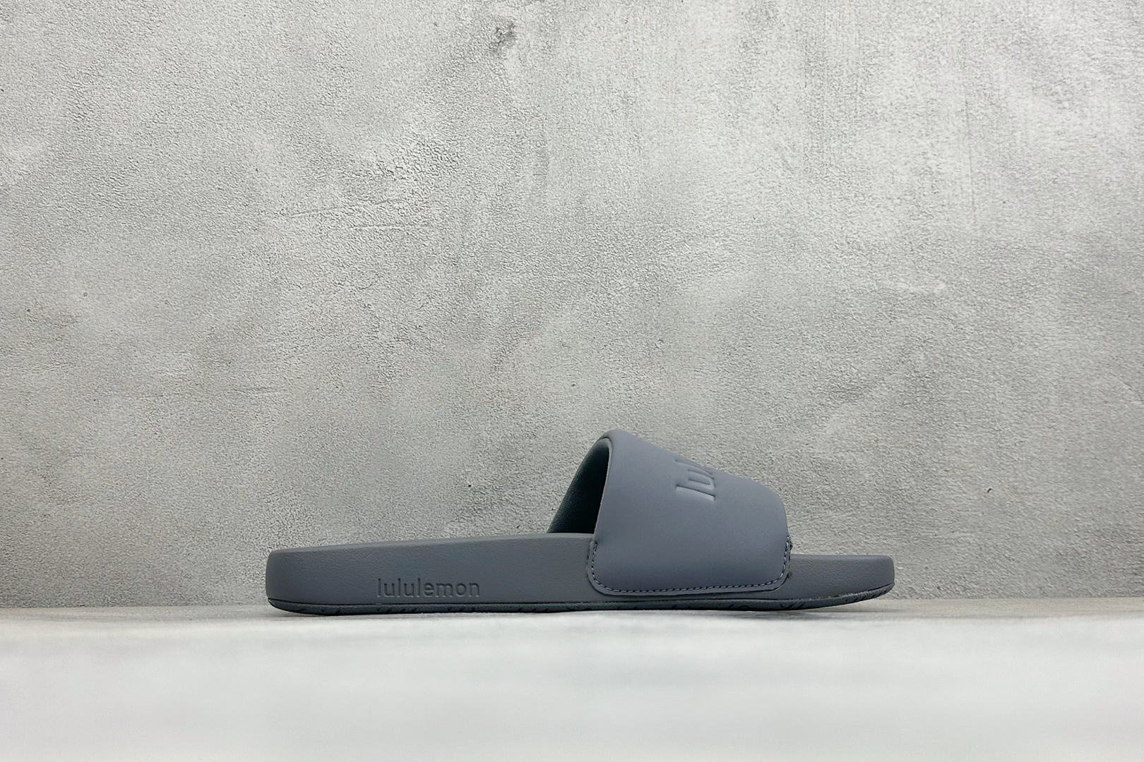 lululemon Restfeel Slide 露露乐蒙舒适柔软防滑耐磨一字拖鞋 lululemon Restfeel lululemon Restfeel Slide 露露乐蒙舒适柔软防滑耐磨一字拖鞋 lululemon Restfeel