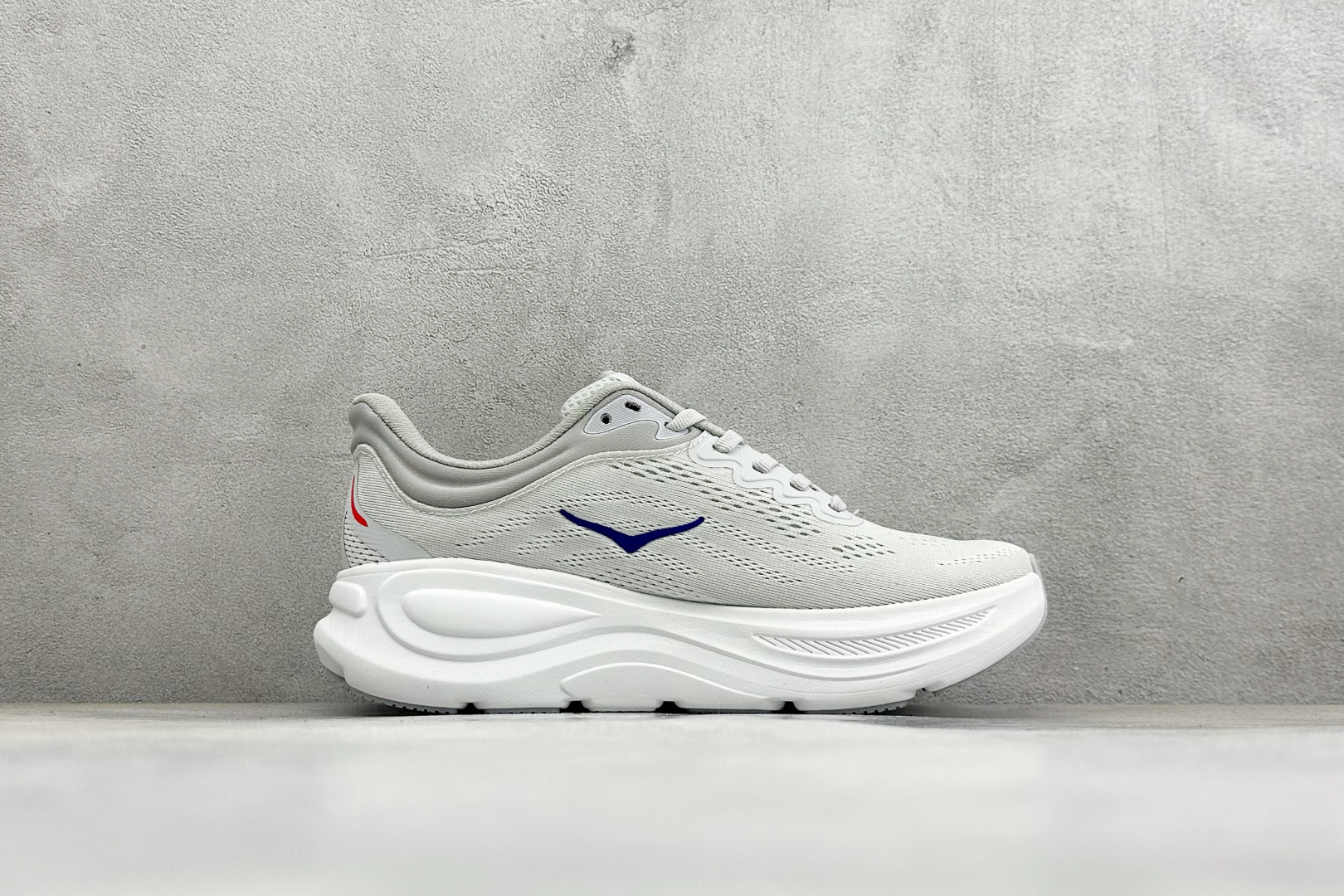 GS版HOKA ONE ONE Bondi 9 复古舒适防滑耐磨低帮山地户外跑步鞋 货号: -CYLT 尺码: 36 3 GS版HOKA ONE ONE Bondi 9 复古舒适防滑耐磨低帮山地户外跑步鞋 货号: -CYLT 尺码: 36 3