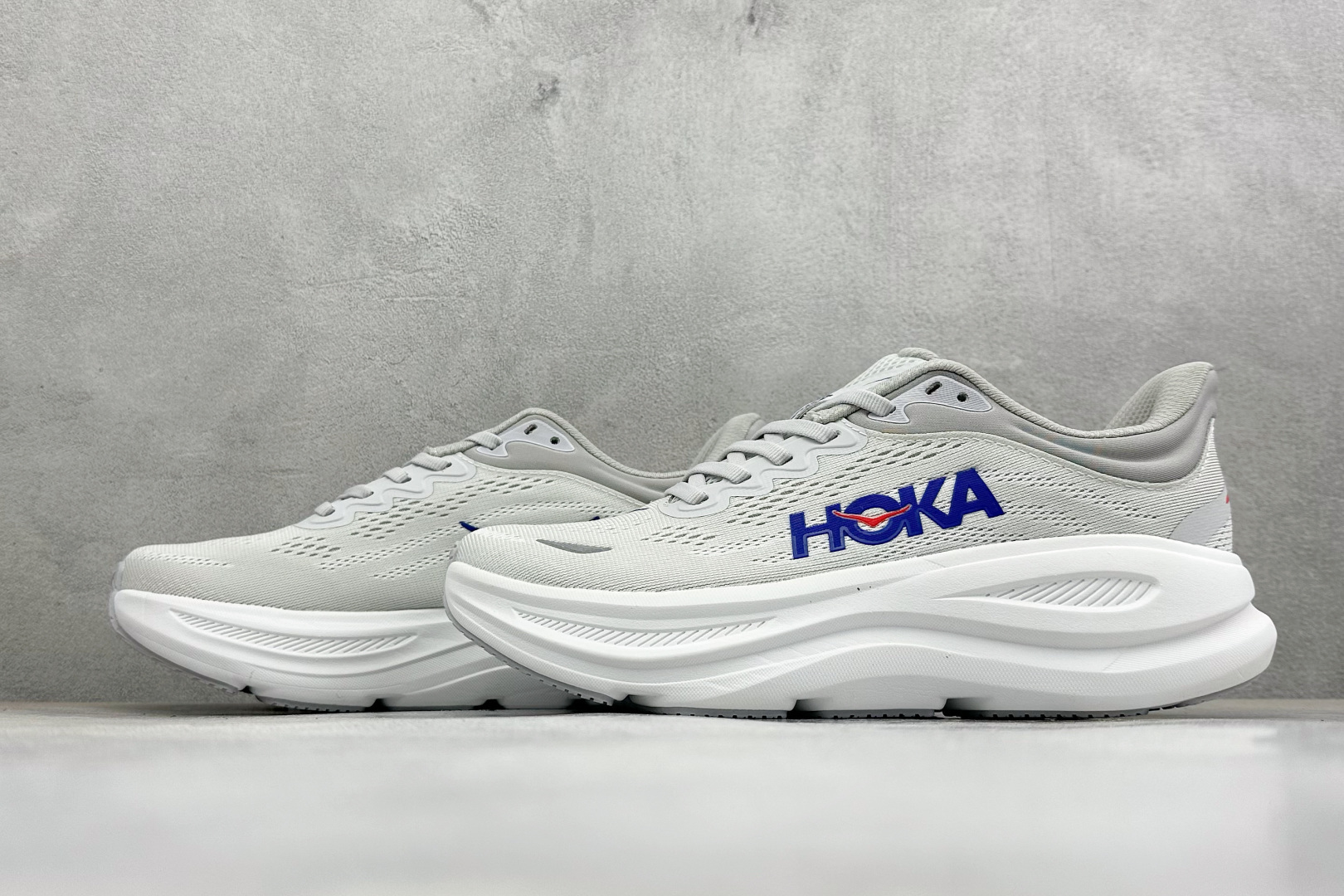 GS版HOKA ONE ONE Bondi 9 复古舒适防滑耐磨低帮山地户外跑步鞋 货号: -CYLT 尺码: 36 3 GS版HOKA ONE ONE Bondi 9 复古舒适防滑耐磨低帮山地户外跑步鞋 货号: -CYLT 尺码: 36 3