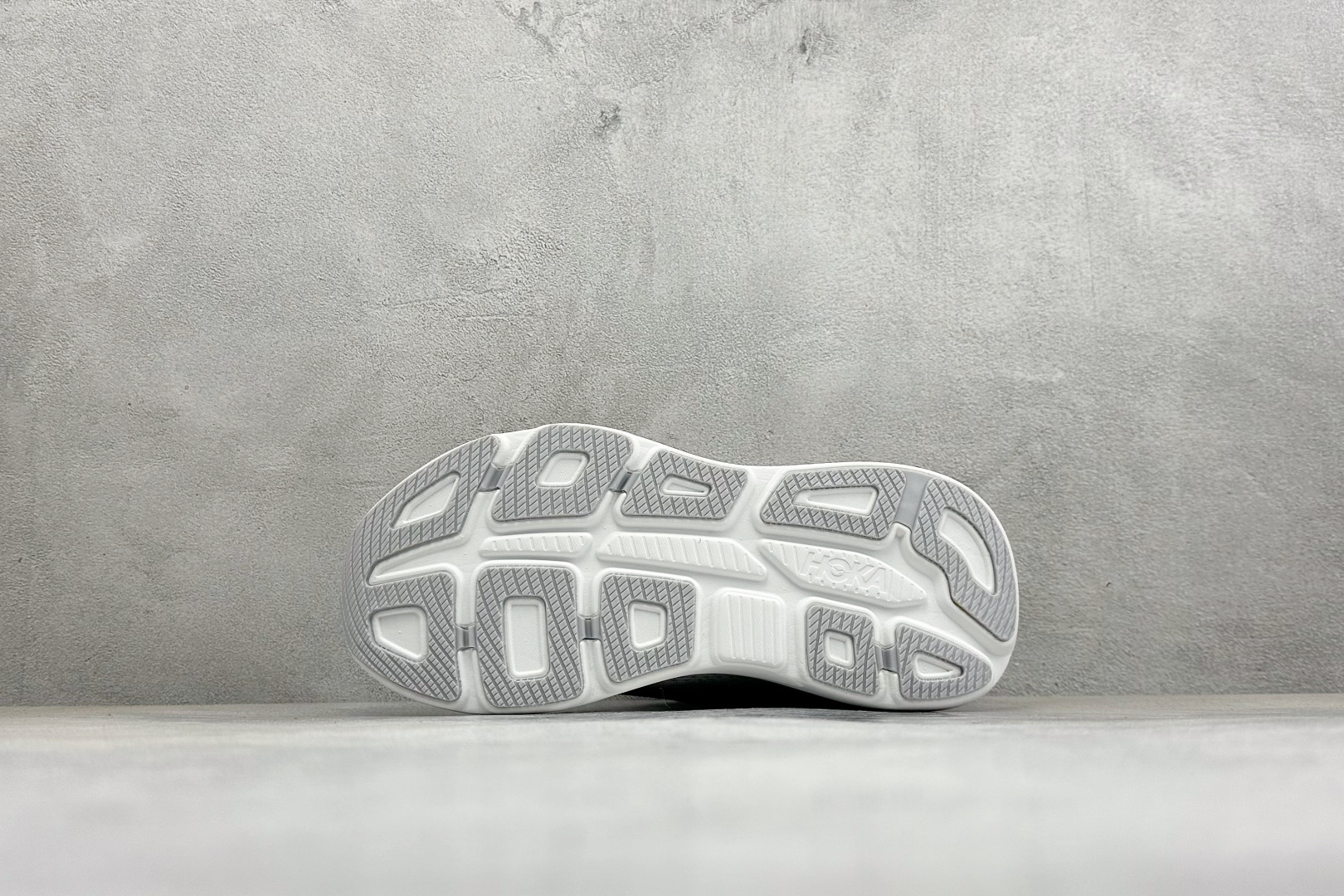 GS版HOKA ONE ONE Bondi 9 复古舒适防滑耐磨低帮山地户外跑步鞋 货号: -CYLT 尺码: 36 3 GS版HOKA ONE ONE Bondi 9 复古舒适防滑耐磨低帮山地户外跑步鞋 货号: -CYLT 尺码: 36 3