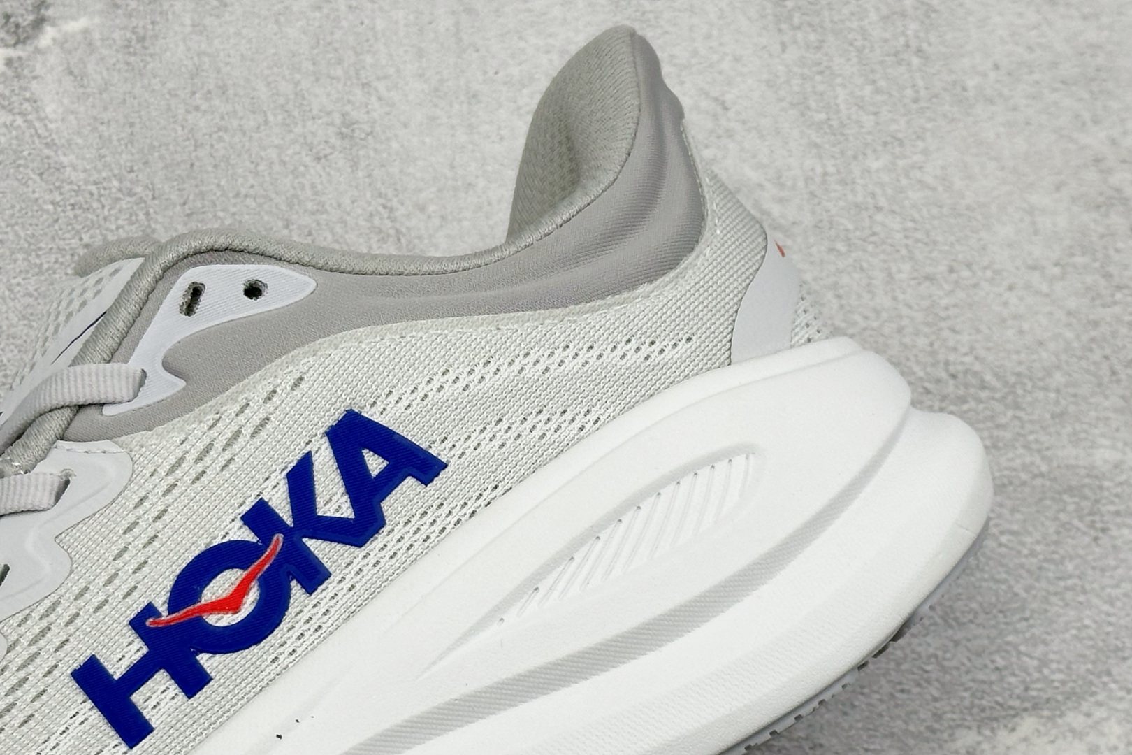 GS版HOKA ONE ONE Bondi 9 复古舒适防滑耐磨低帮山地户外跑步鞋 货号: -CYLT 尺码: 36 3 GS版HOKA ONE ONE Bondi 9 复古舒适防滑耐磨低帮山地户外跑步鞋 货号: -CYLT 尺码: 36 3
