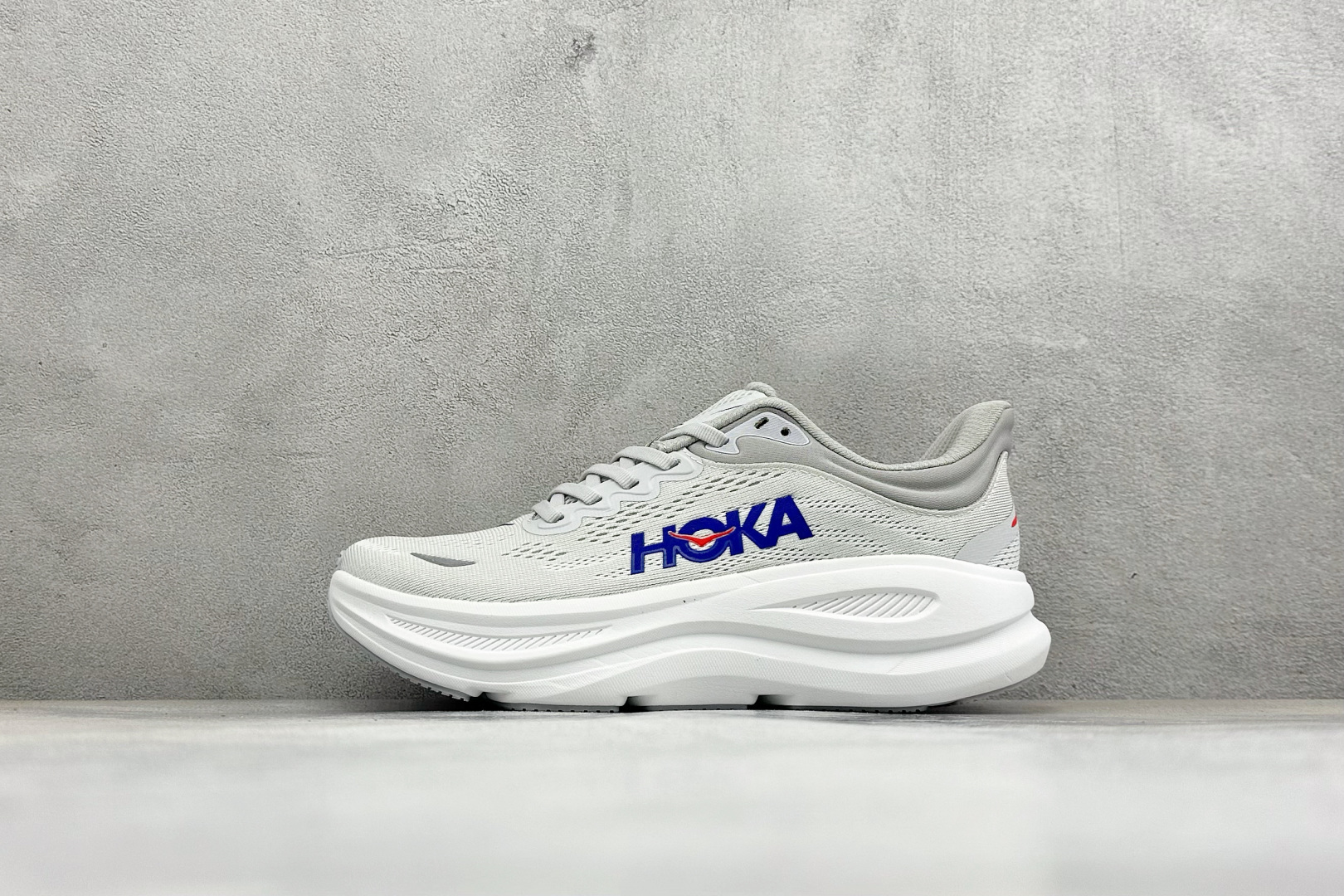 GS版HOKA ONE ONE Bondi 9 复古舒适防滑耐磨低帮山地户外跑步鞋 货号: -CYLT 尺码: 36 3 GS版HOKA ONE ONE Bondi 9 复古舒适防滑耐磨低帮山地户外跑步鞋 货号: -CYLT 尺码: 36 3
