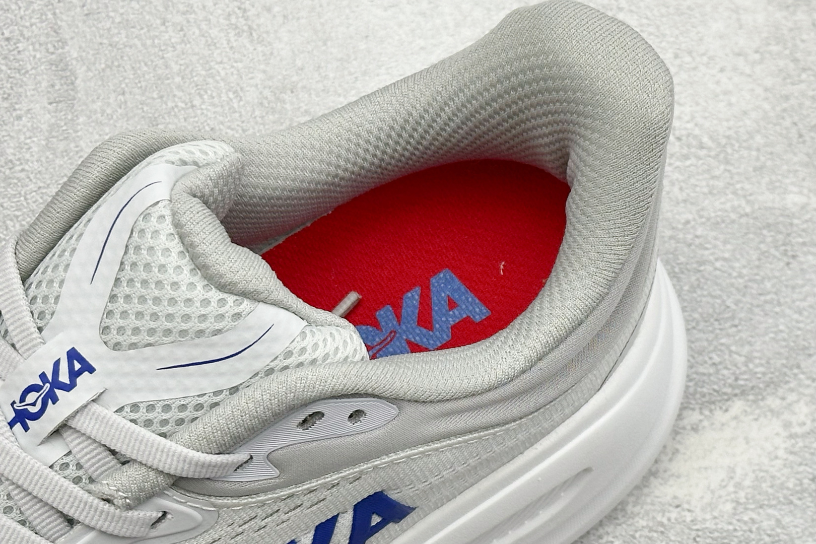 GS版HOKA ONE ONE Bondi 9 复古舒适防滑耐磨低帮山地户外跑步鞋 货号: -CYLT 尺码: 36 3 GS版HOKA ONE ONE Bondi 9 复古舒适防滑耐磨低帮山地户外跑步鞋 货号: -CYLT 尺码: 36 3