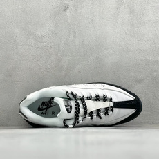 GS版NIKE AIR MAX 95 TT 气垫复古百搭休闲运动跑鞋 这双鞋采用前脚掌开窗式气垫 这种设计在当时是前所未 GS版NIKE AIR MAX 95 TT 气垫复古百搭休闲运动跑鞋 这双鞋采用前脚掌开窗式气垫 这种设计在当时是前所未