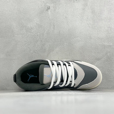 H版Air Jordan 4 RM 低帮复古篮球鞋 采用了低帮的设计 并保留了众多AJ4的经典元素 鞋身以皮革、麂皮材质 H版Air Jordan 4 RM 低帮复古篮球鞋 采用了低帮的设计 并保留了众多AJ4的经典元素 鞋身以皮革、麂皮材质