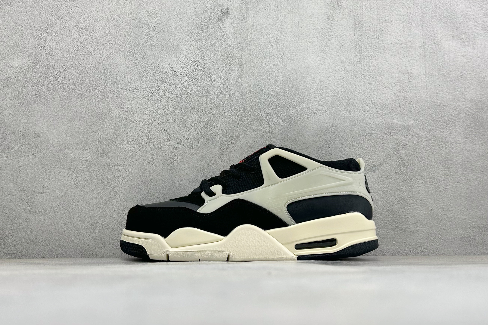 H版Air Jordan 4 RM 低帮复古篮球鞋 采用了低帮的设计 并保留了众多AJ4的经典元素 鞋身以皮革、麂皮材质 H版Air Jordan 4 RM 低帮复古篮球鞋 采用了低帮的设计 并保留了众多AJ4的经典元素 鞋身以皮革、麂皮材质