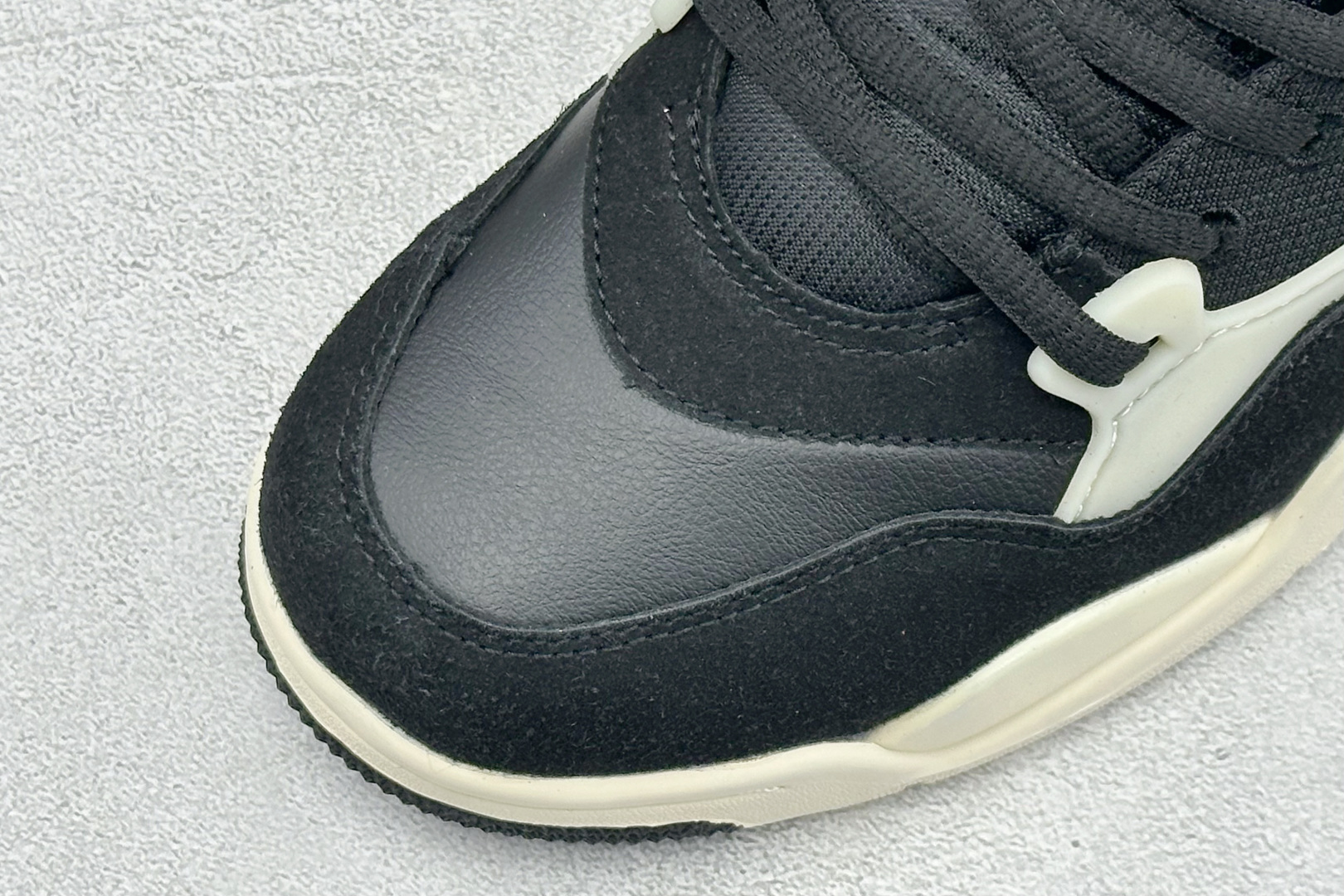 H版Air Jordan 4 RM 低帮复古篮球鞋 采用了低帮的设计 并保留了众多AJ4的经典元素 鞋身以皮革、麂皮材质 H版Air Jordan 4 RM 低帮复古篮球鞋 采用了低帮的设计 并保留了众多AJ4的经典元素 鞋身以皮革、麂皮材质