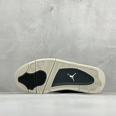 H版Air Jordan 4 RM 低帮复古篮球鞋 采用了低帮的设计 并保留了众多AJ4的经典元素 鞋身以皮革、麂皮材质 H版Air Jordan 4 RM 低帮复古篮球鞋 采用了低帮的设计 并保留了众多AJ4的经典元素 鞋身以皮革、麂皮材质