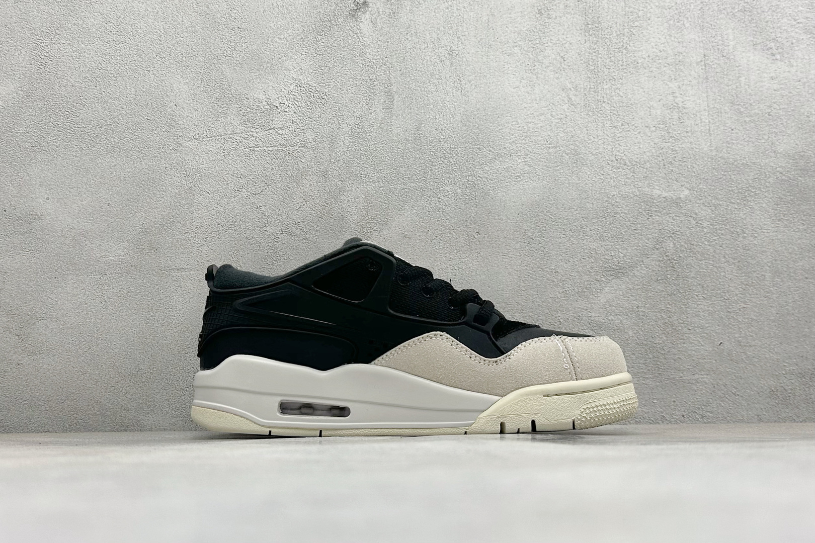 H版Air Jordan 4 RM 低帮复古篮球鞋 采用了低帮的设计 并保留了众多AJ4的经典元素 鞋身以皮革、麂皮材质 H版Air Jordan 4 RM 低帮复古篮球鞋 采用了低帮的设计 并保留了众多AJ4的经典元素 鞋身以皮革、麂皮材质