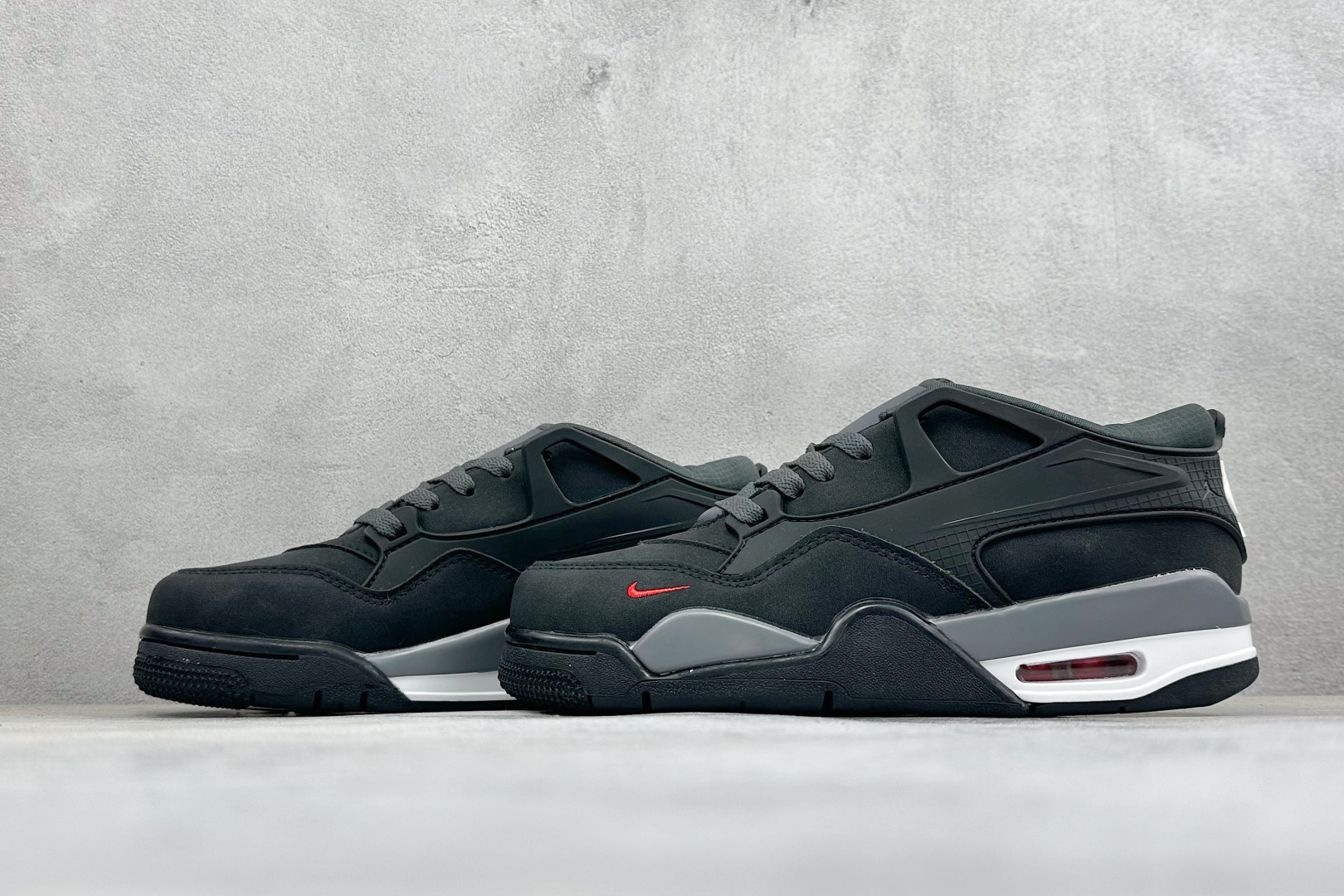 H版Air Jordan 4 RM 低帮复古篮球鞋 采用了低帮的设计 并保留了众多AJ4的经典元素 鞋身以皮革、麂皮材质 H版Air Jordan 4 RM 低帮复古篮球鞋 采用了低帮的设计 并保留了众多AJ4的经典元素 鞋身以皮革、麂皮材质