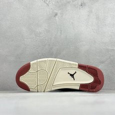 H版Air Jordan 4 RM 低帮复古篮球鞋 采用了低帮的设计 并保留了众多AJ4的经典元素 鞋身以皮革、麂皮材质 H版Air Jordan 4 RM 低帮复古篮球鞋 采用了低帮的设计 并保留了众多AJ4的经典元素 鞋身以皮革、麂皮材质