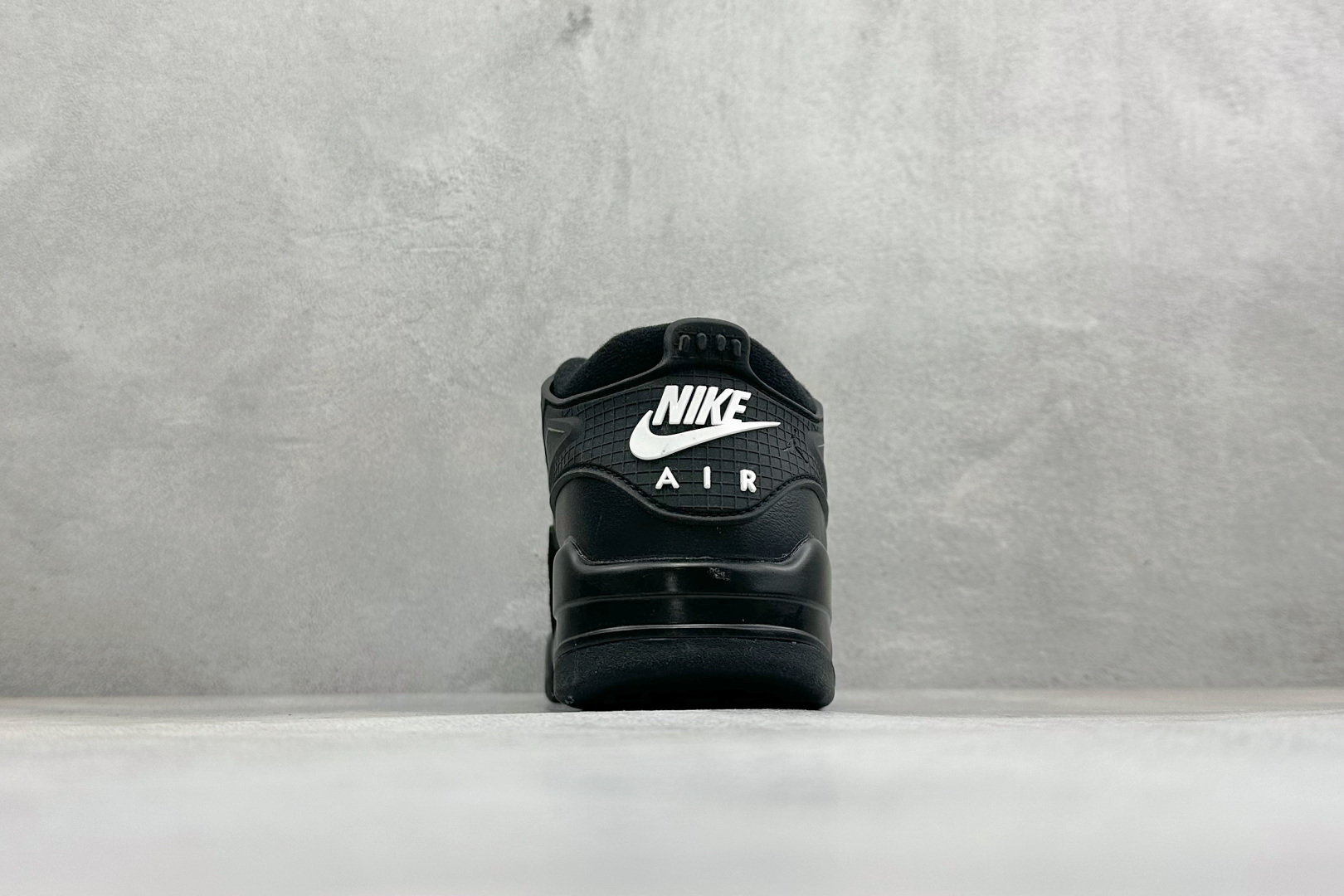 H版Air Jordan 4 RM 低帮复古篮球鞋 采用了低帮的设计 并保留了众多AJ4的经典元素 鞋身以皮革、麂皮材质 H版Air Jordan 4 RM 低帮复古篮球鞋 采用了低帮的设计 并保留了众多AJ4的经典元素 鞋身以皮革、麂皮材质