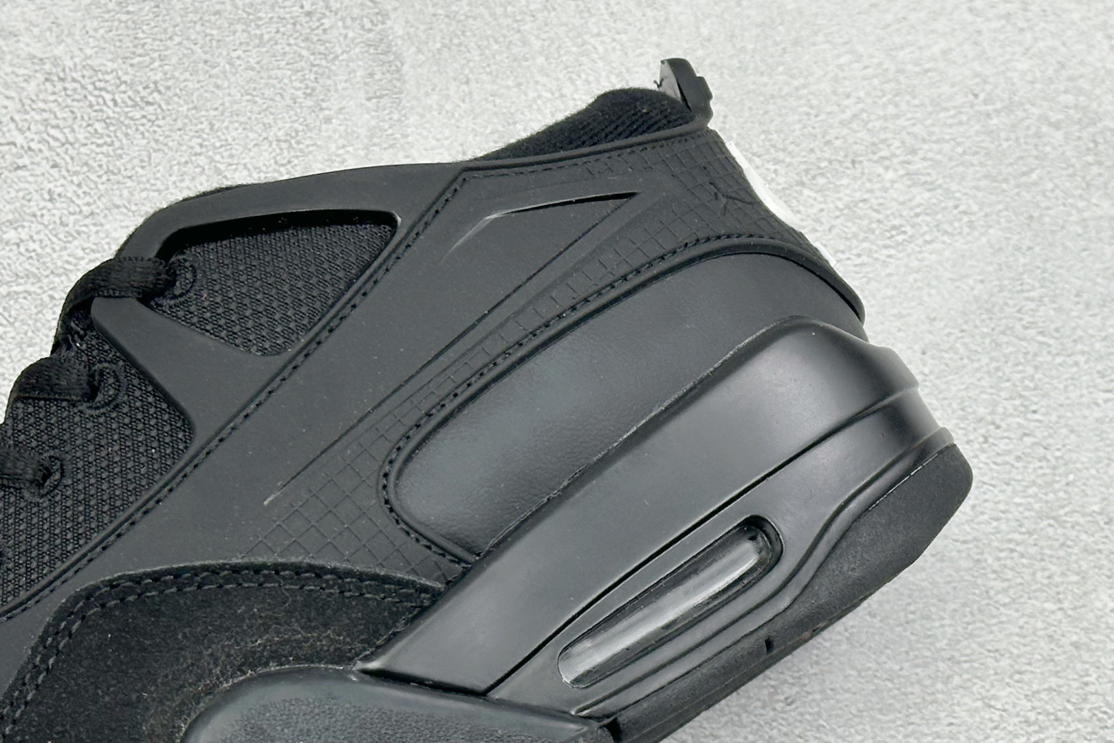 H版Air Jordan 4 RM 低帮复古篮球鞋 采用了低帮的设计 并保留了众多AJ4的经典元素 鞋身以皮革、麂皮材质 H版Air Jordan 4 RM 低帮复古篮球鞋 采用了低帮的设计 并保留了众多AJ4的经典元素 鞋身以皮革、麂皮材质
