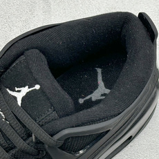 H版Air Jordan 4 RM 低帮复古篮球鞋 采用了低帮的设计 并保留了众多AJ4的经典元素 鞋身以皮革、麂皮材质 H版Air Jordan 4 RM 低帮复古篮球鞋 采用了低帮的设计 并保留了众多AJ4的经典元素 鞋身以皮革、麂皮材质