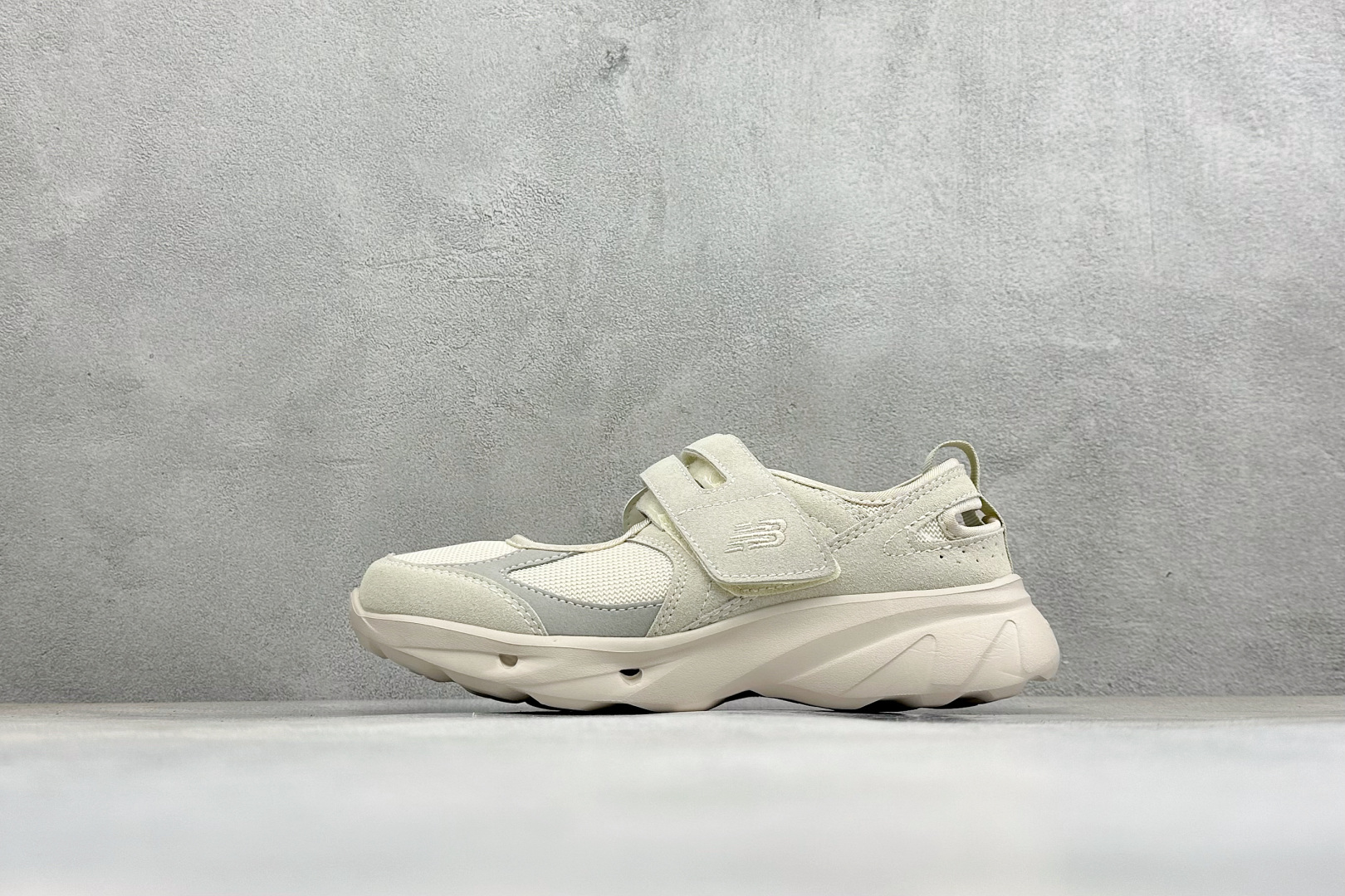 TG版新百伦New Balance NB Breeze 舒适柔软 玛丽珍 魔术贴低帮生活休闲鞋 货号：SD2203IV 