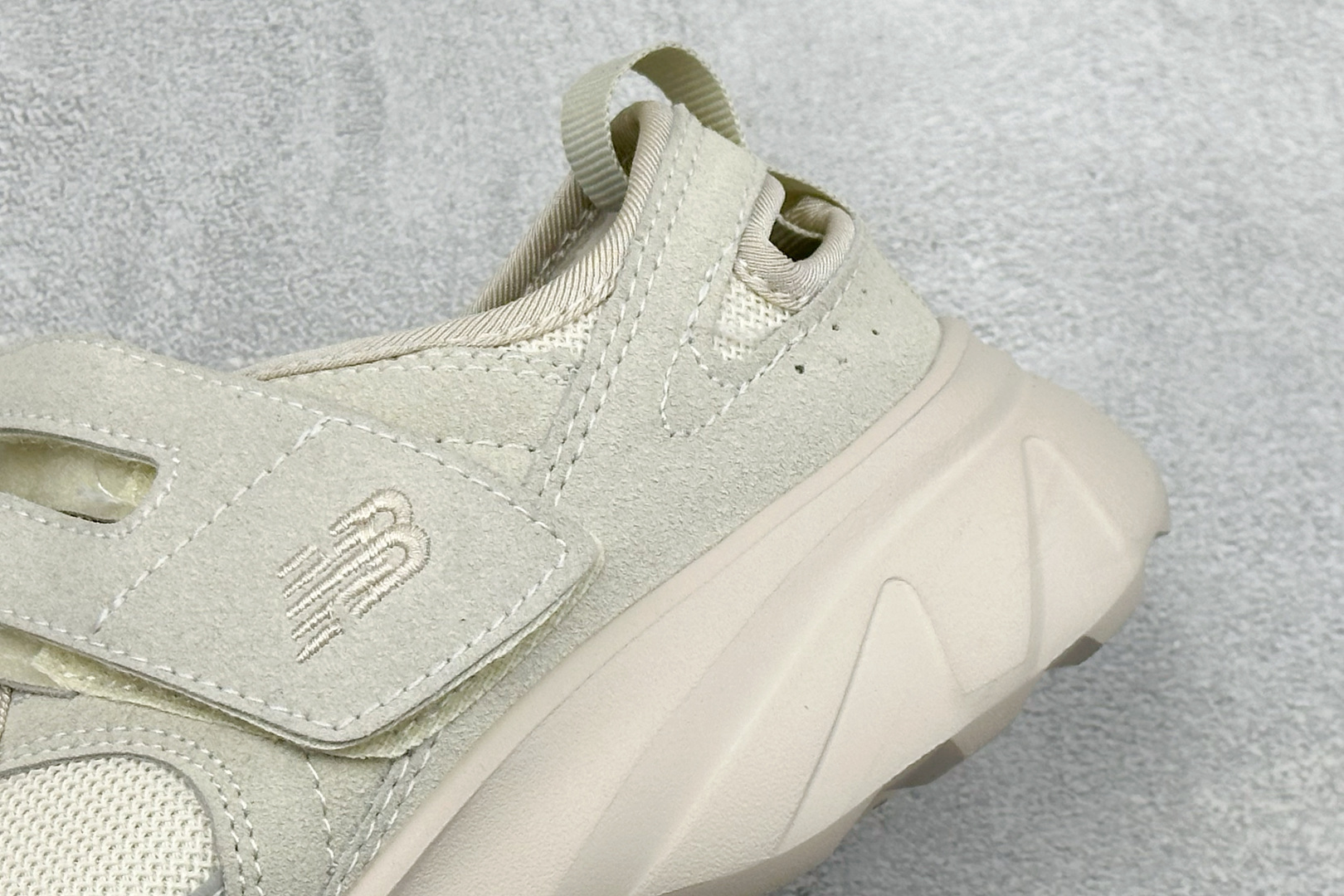 TG版新百伦New Balance NB Breeze 舒适柔软 玛丽珍 魔术贴低帮生活休闲鞋 货号：SD2203IV 
