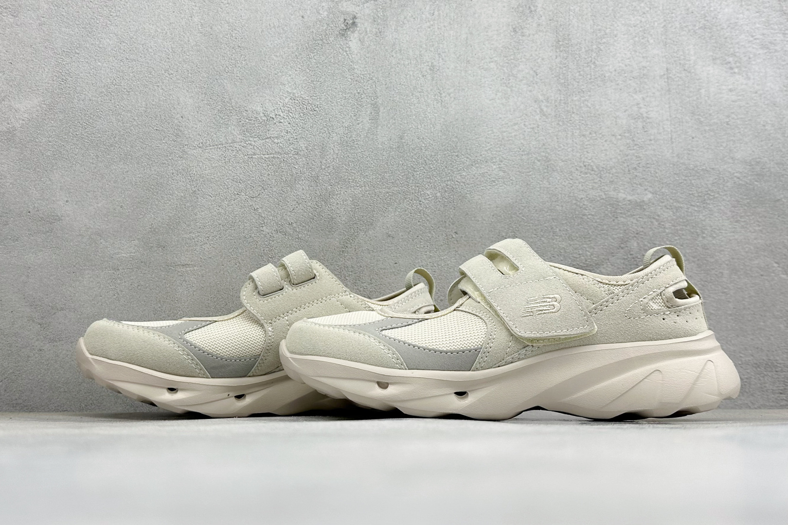 TG版新百伦New Balance NB Breeze 舒适柔软 玛丽珍 魔术贴低帮生活休闲鞋 货号：SD2203IV 