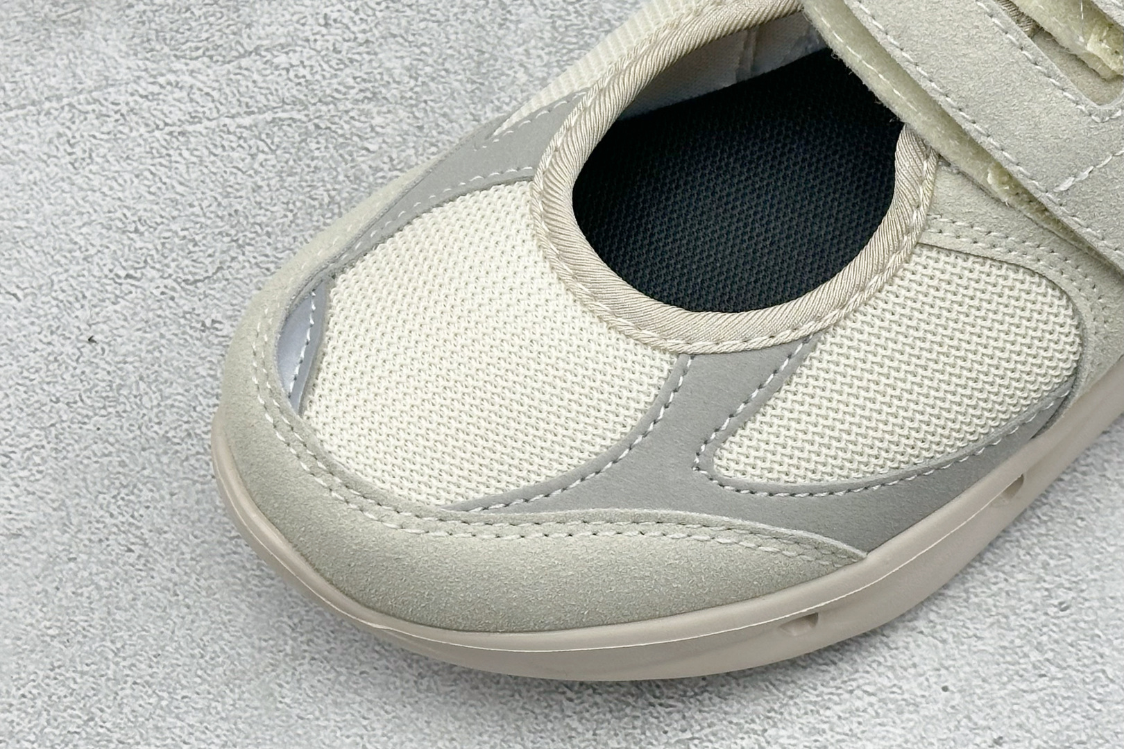 TG版新百伦New Balance NB Breeze 舒适柔软 玛丽珍 魔术贴低帮生活休闲鞋 货号：SD2203IV 