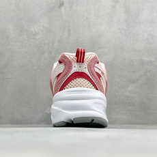 TG福利 New Balance NB530 新百伦复古透气跑步鞋 以皮革为主的人气轮廓 以极具复古风范的跑鞋外观呈现 TG福利 New Balance NB530 新百伦复古透气跑步鞋 以皮革为主的人气轮廓 以极具复古风范的跑鞋外观呈现