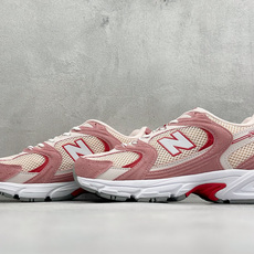 TG福利 New Balance NB530 新百伦复古透气跑步鞋 以皮革为主的人气轮廓 以极具复古风范的跑鞋外观呈现 TG福利 New Balance NB530 新百伦复古透气跑步鞋 以皮革为主的人气轮廓 以极具复古风范的跑鞋外观呈现