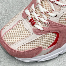TG福利 New Balance NB530 新百伦复古透气跑步鞋 以皮革为主的人气轮廓 以极具复古风范的跑鞋外观呈现 TG福利 New Balance NB530 新百伦复古透气跑步鞋 以皮革为主的人气轮廓 以极具复古风范的跑鞋外观呈现