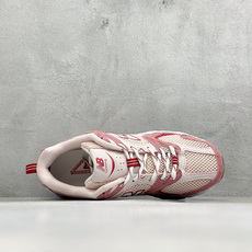 TG福利 New Balance NB530 新百伦复古透气跑步鞋 以皮革为主的人气轮廓 以极具复古风范的跑鞋外观呈现 TG福利 New Balance NB530 新百伦复古透气跑步鞋 以皮革为主的人气轮廓 以极具复古风范的跑鞋外观呈现