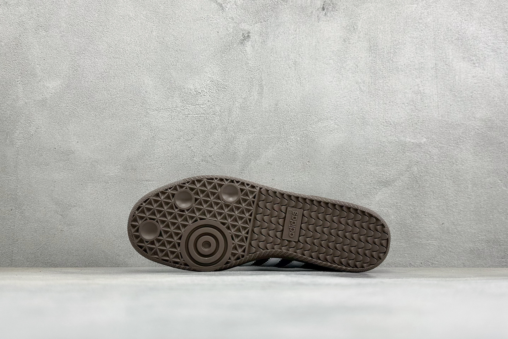 FX版Adidas三叶草SAMBA Jane W 玛丽珍鞋 该鞋款鞋面采用多种材料拼接(缝/车线) Superstar系 FX版Adidas三叶草SAMBA Jane W 玛丽珍鞋 该鞋款鞋面采用多种材料拼接(缝/车线) Superstar系