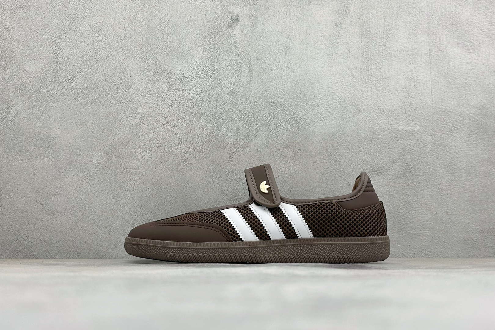 FX版Adidas三叶草SAMBA Jane W 玛丽珍鞋 该鞋款鞋面采用多种材料拼接(缝/车线) Superstar系 FX版Adidas三叶草SAMBA Jane W 玛丽珍鞋 该鞋款鞋面采用多种材料拼接(缝/车线) Superstar系