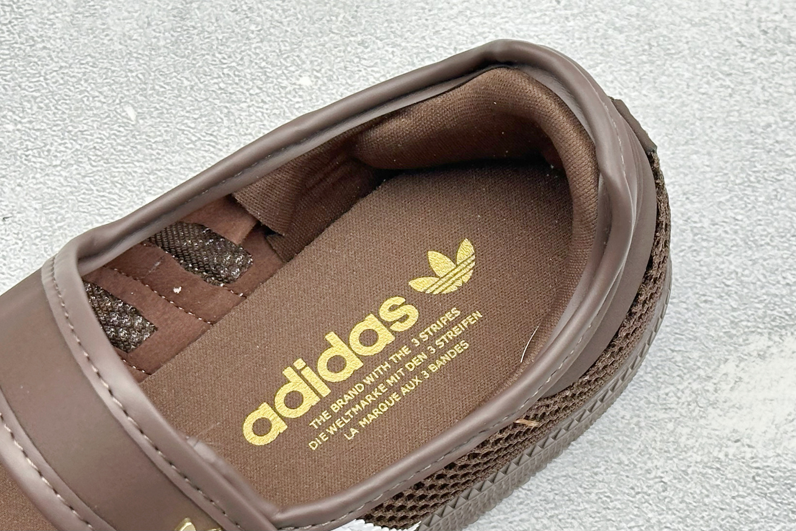 FX版Adidas三叶草SAMBA Jane W 玛丽珍鞋 该鞋款鞋面采用多种材料拼接(缝/车线) Superstar系 FX版Adidas三叶草SAMBA Jane W 玛丽珍鞋 该鞋款鞋面采用多种材料拼接(缝/车线) Superstar系