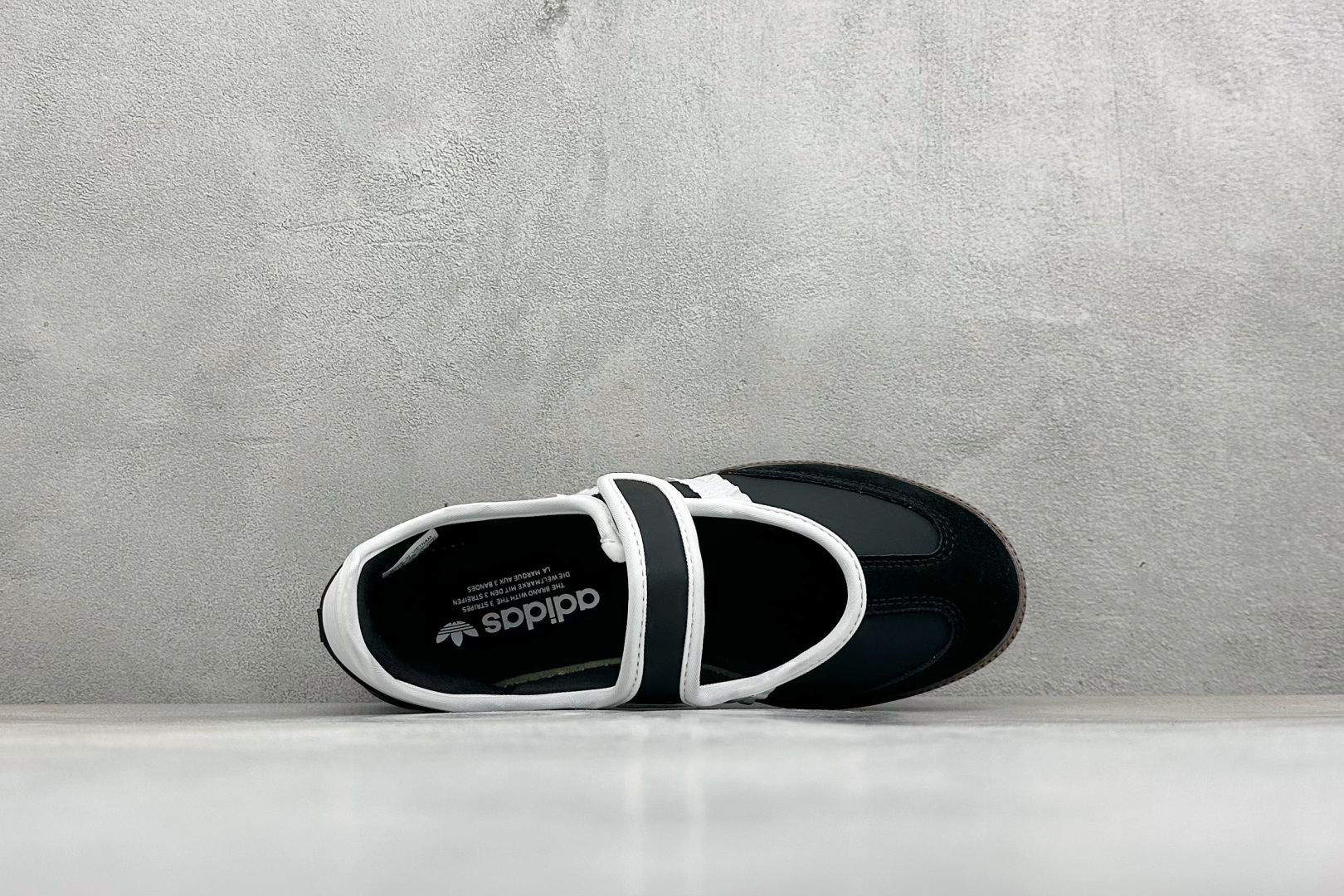 FX版Adidas三叶草SAMBA Jane W 玛丽珍鞋 该鞋款鞋面采用多种材料拼接(缝/车线) Superstar系 FX版Adidas三叶草SAMBA Jane W 玛丽珍鞋 该鞋款鞋面采用多种材料拼接(缝/车线) Superstar系