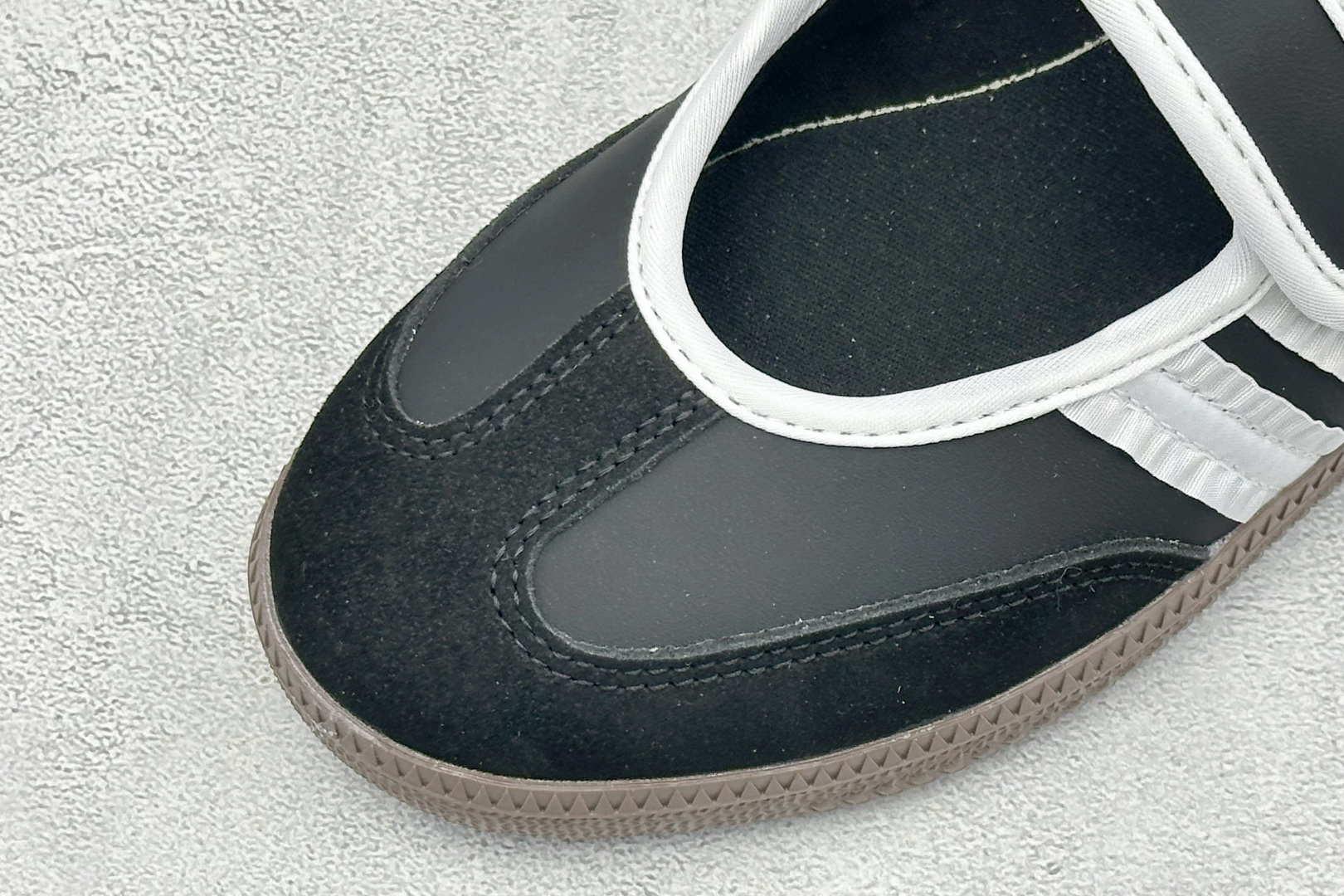 FX版Adidas三叶草SAMBA Jane W 玛丽珍鞋 该鞋款鞋面采用多种材料拼接(缝/车线) Superstar系 FX版Adidas三叶草SAMBA Jane W 玛丽珍鞋 该鞋款鞋面采用多种材料拼接(缝/车线) Superstar系