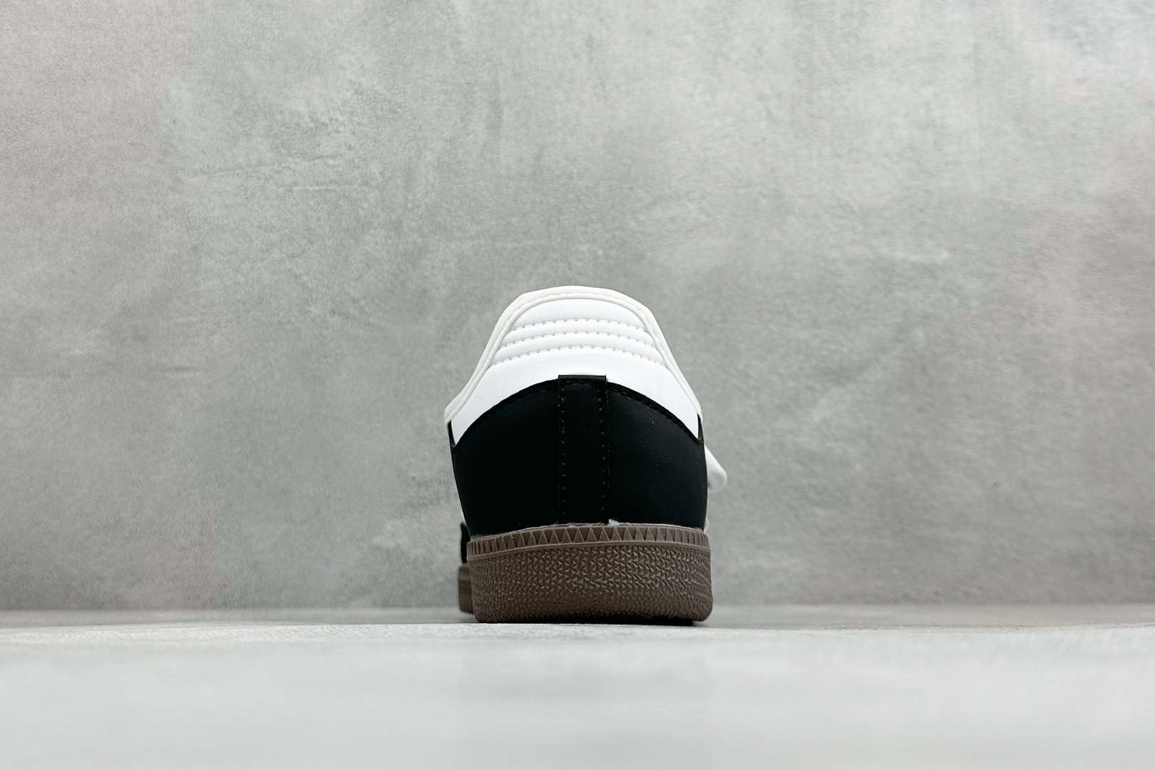 FX版Adidas三叶草SAMBA Jane W 玛丽珍鞋 该鞋款鞋面采用多种材料拼接(缝/车线) Superstar系 FX版Adidas三叶草SAMBA Jane W 玛丽珍鞋 该鞋款鞋面采用多种材料拼接(缝/车线) Superstar系