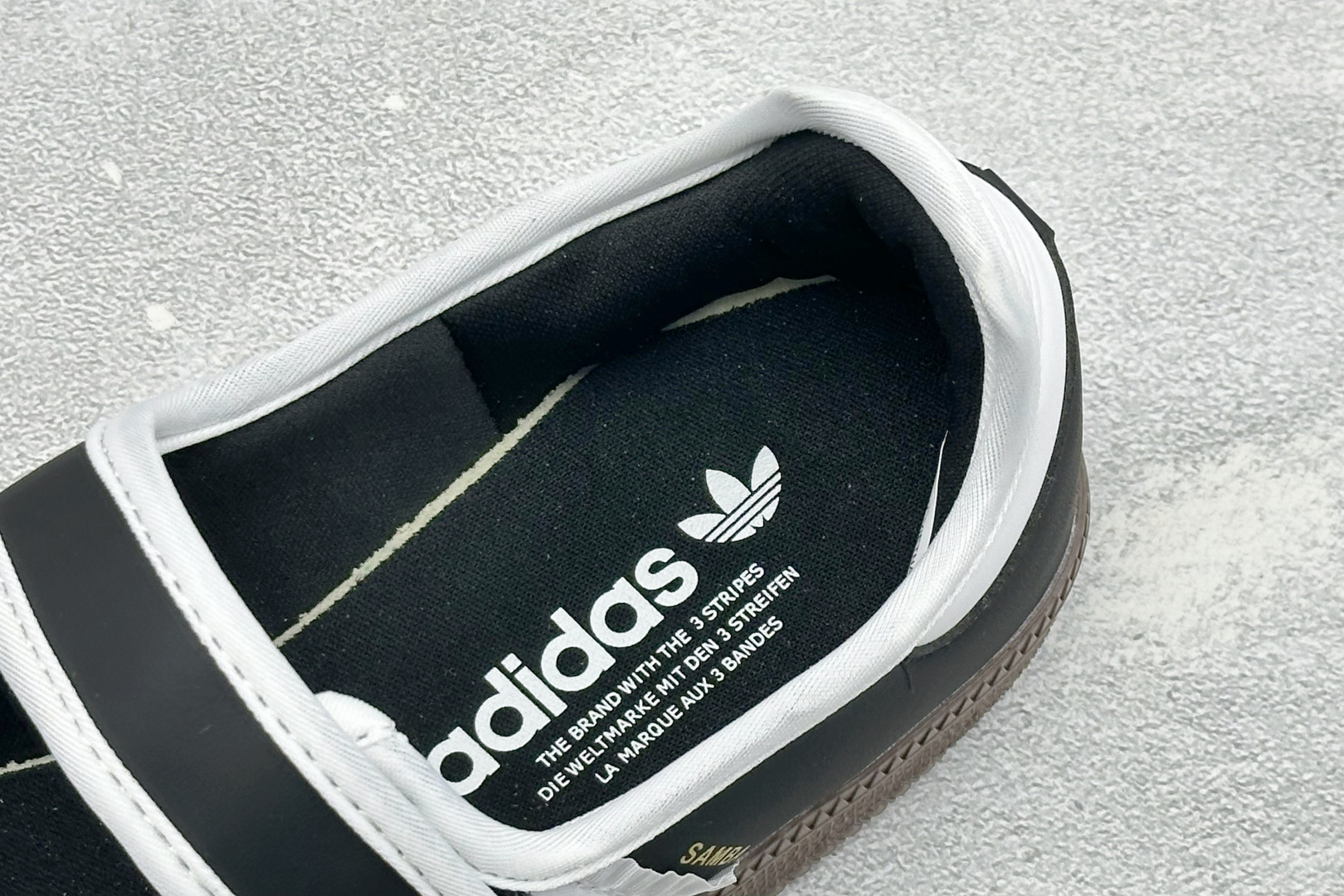 FX版Adidas三叶草SAMBA Jane W 玛丽珍鞋 该鞋款鞋面采用多种材料拼接(缝/车线) Superstar系 FX版Adidas三叶草SAMBA Jane W 玛丽珍鞋 该鞋款鞋面采用多种材料拼接(缝/车线) Superstar系