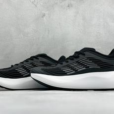 TF版ADIDAS 阿迪舒适百搭防滑耐磨 低帮休闲跑步鞋 中底配置方面搭载全掌Lightstrike Pro 鞋面采用透 TF版ADIDAS 阿迪舒适百搭防滑耐磨 低帮休闲跑步鞋 中底配置方面搭载全掌Lightstrike Pro 鞋面采用透