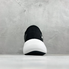 TF版ADIDAS 阿迪舒适百搭防滑耐磨 低帮休闲跑步鞋 中底配置方面搭载全掌Lightstrike Pro 鞋面采用透 TF版ADIDAS 阿迪舒适百搭防滑耐磨 低帮休闲跑步鞋 中底配置方面搭载全掌Lightstrike Pro 鞋面采用透