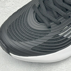 TF版ADIDAS 阿迪舒适百搭防滑耐磨 低帮休闲跑步鞋 中底配置方面搭载全掌Lightstrike Pro 鞋面采用透 TF版ADIDAS 阿迪舒适百搭防滑耐磨 低帮休闲跑步鞋 中底配置方面搭载全掌Lightstrike Pro 鞋面采用透