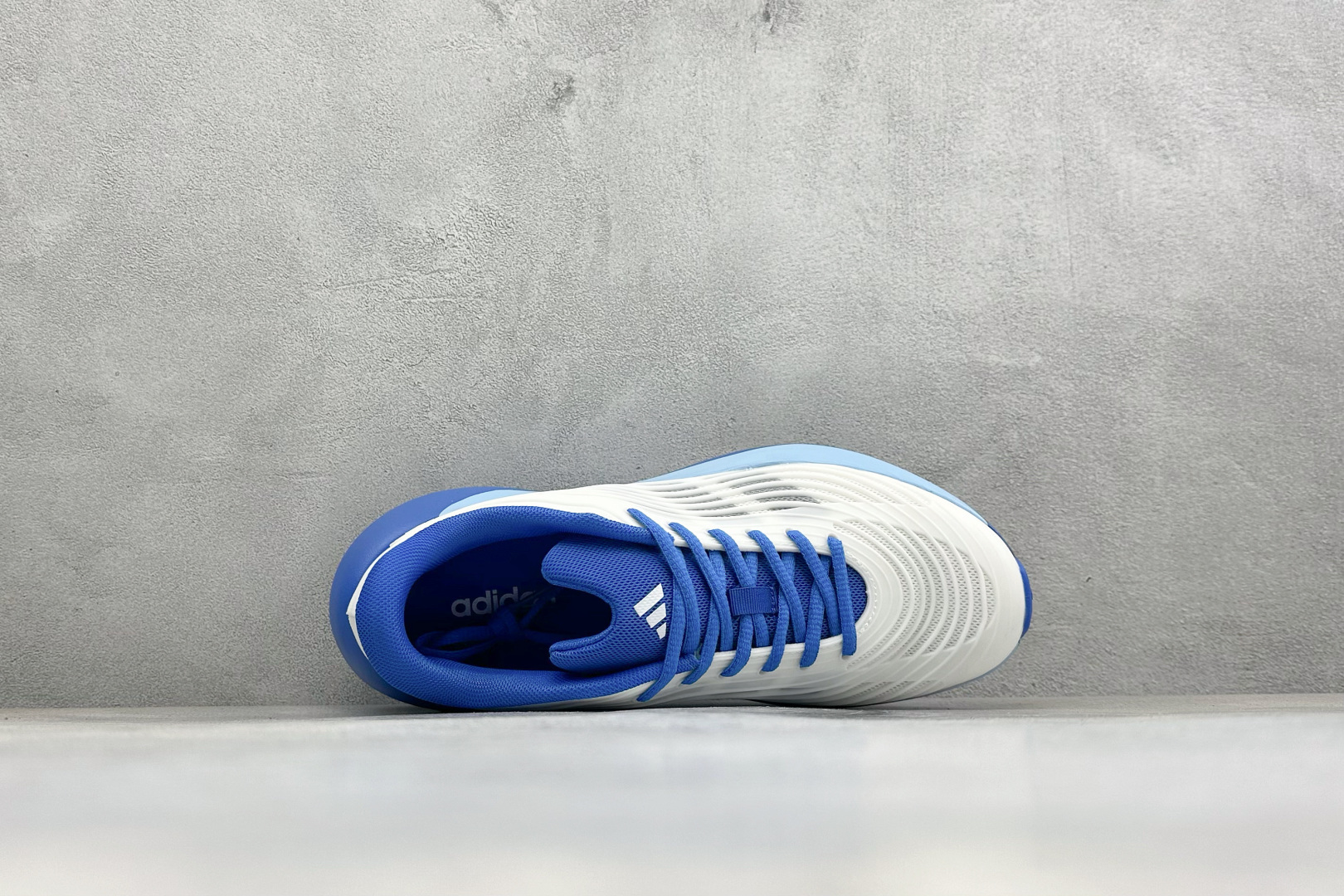 TF版ADIDAS 阿迪舒适百搭防滑耐磨 低帮休闲跑步鞋 中底配置方面搭载全掌Lightstrike Pro 鞋面采用透 TF版ADIDAS 阿迪舒适百搭防滑耐磨 低帮休闲跑步鞋 中底配置方面搭载全掌Lightstrike Pro 鞋面采用透