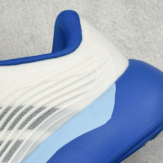 TF版ADIDAS 阿迪舒适百搭防滑耐磨 低帮休闲跑步鞋 中底配置方面搭载全掌Lightstrike Pro 鞋面采用透 TF版ADIDAS 阿迪舒适百搭防滑耐磨 低帮休闲跑步鞋 中底配置方面搭载全掌Lightstrike Pro 鞋面采用透