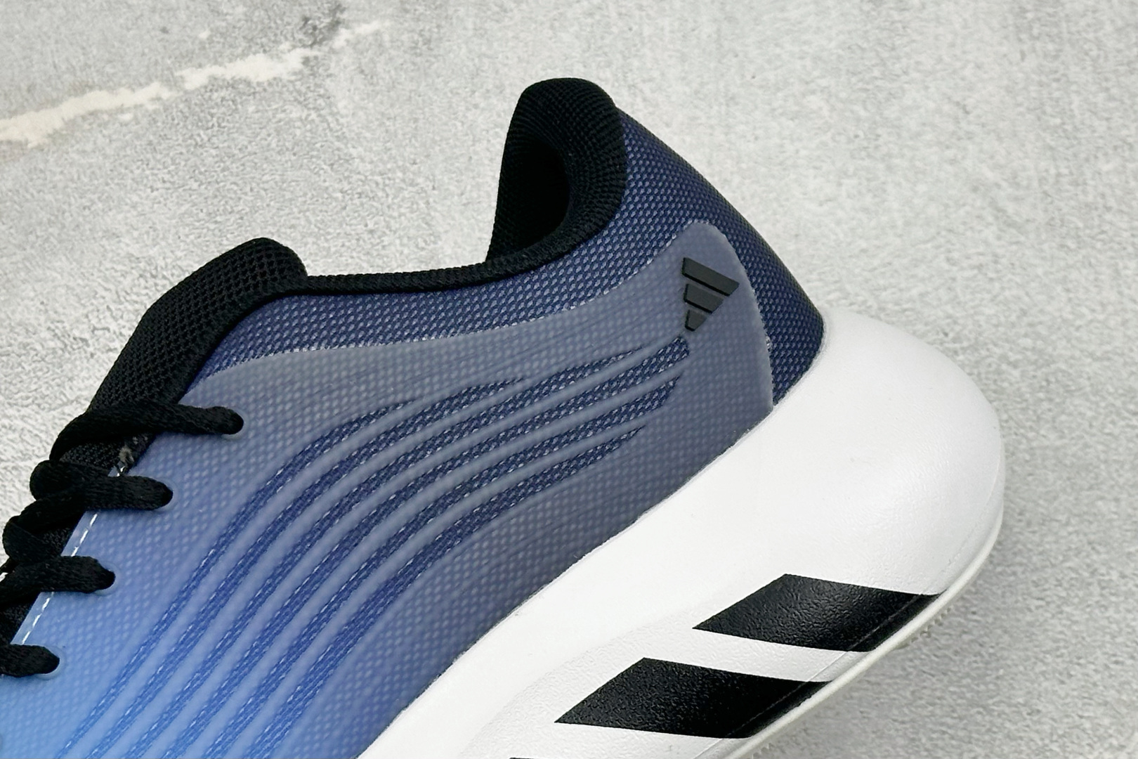 TF版ADIDAS 阿迪舒适百搭防滑耐磨 低帮休闲跑步鞋 中底配置方面搭载全掌Lightstrike Pro 鞋面采用透 TF版ADIDAS 阿迪舒适百搭防滑耐磨 低帮休闲跑步鞋 中底配置方面搭载全掌Lightstrike Pro 鞋面采用透