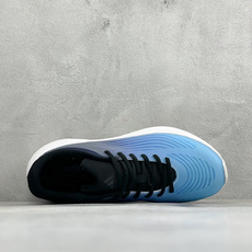 TF版ADIDAS 阿迪舒适百搭防滑耐磨 低帮休闲跑步鞋 中底配置方面搭载全掌Lightstrike Pro 鞋面采用透 TF版ADIDAS 阿迪舒适百搭防滑耐磨 低帮休闲跑步鞋 中底配置方面搭载全掌Lightstrike Pro 鞋面采用透
