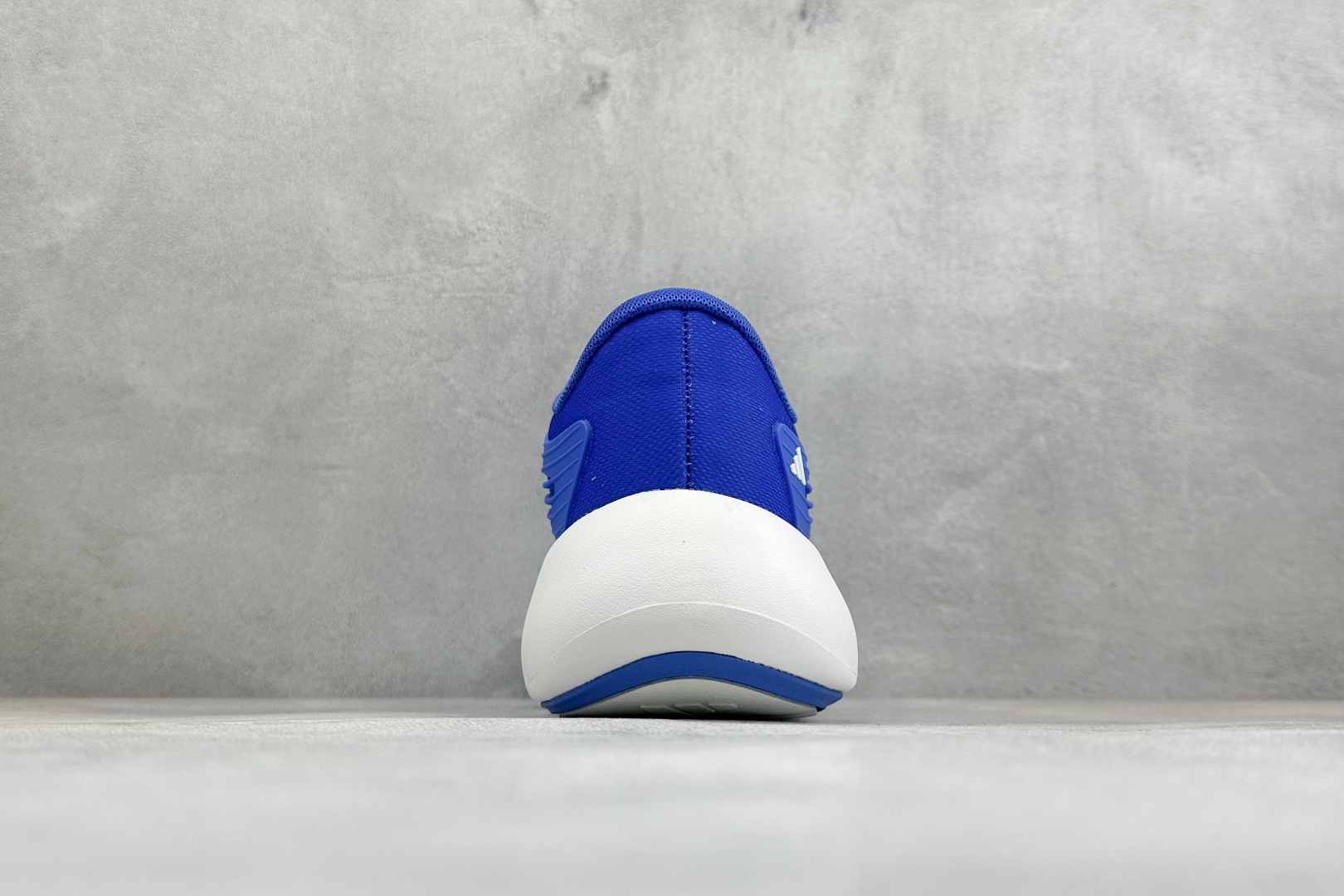 TF版ADIDAS 阿迪舒适百搭防滑耐磨 低帮休闲跑步鞋 中底配置方面搭载全掌Lightstrike Pro 鞋面采用透 TF版ADIDAS 阿迪舒适百搭防滑耐磨 低帮休闲跑步鞋 中底配置方面搭载全掌Lightstrike Pro 鞋面采用透