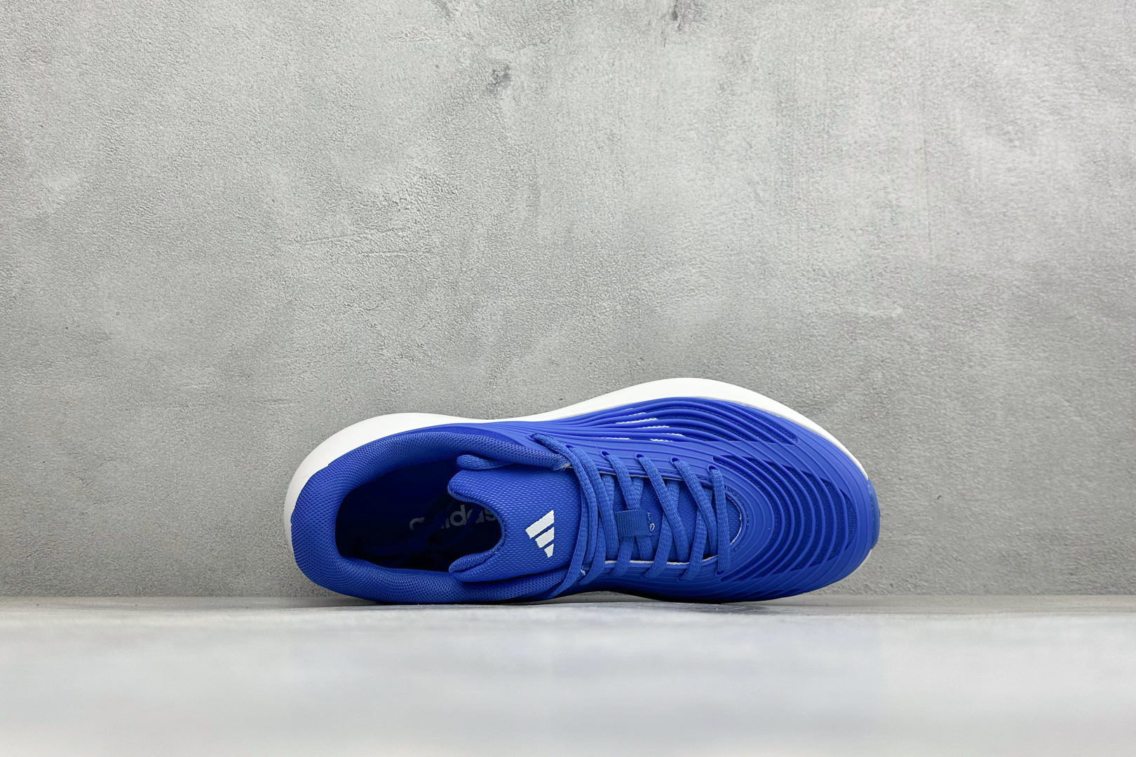 TF版ADIDAS 阿迪舒适百搭防滑耐磨 低帮休闲跑步鞋 中底配置方面搭载全掌Lightstrike Pro 鞋面采用透 TF版ADIDAS 阿迪舒适百搭防滑耐磨 低帮休闲跑步鞋 中底配置方面搭载全掌Lightstrike Pro 鞋面采用透