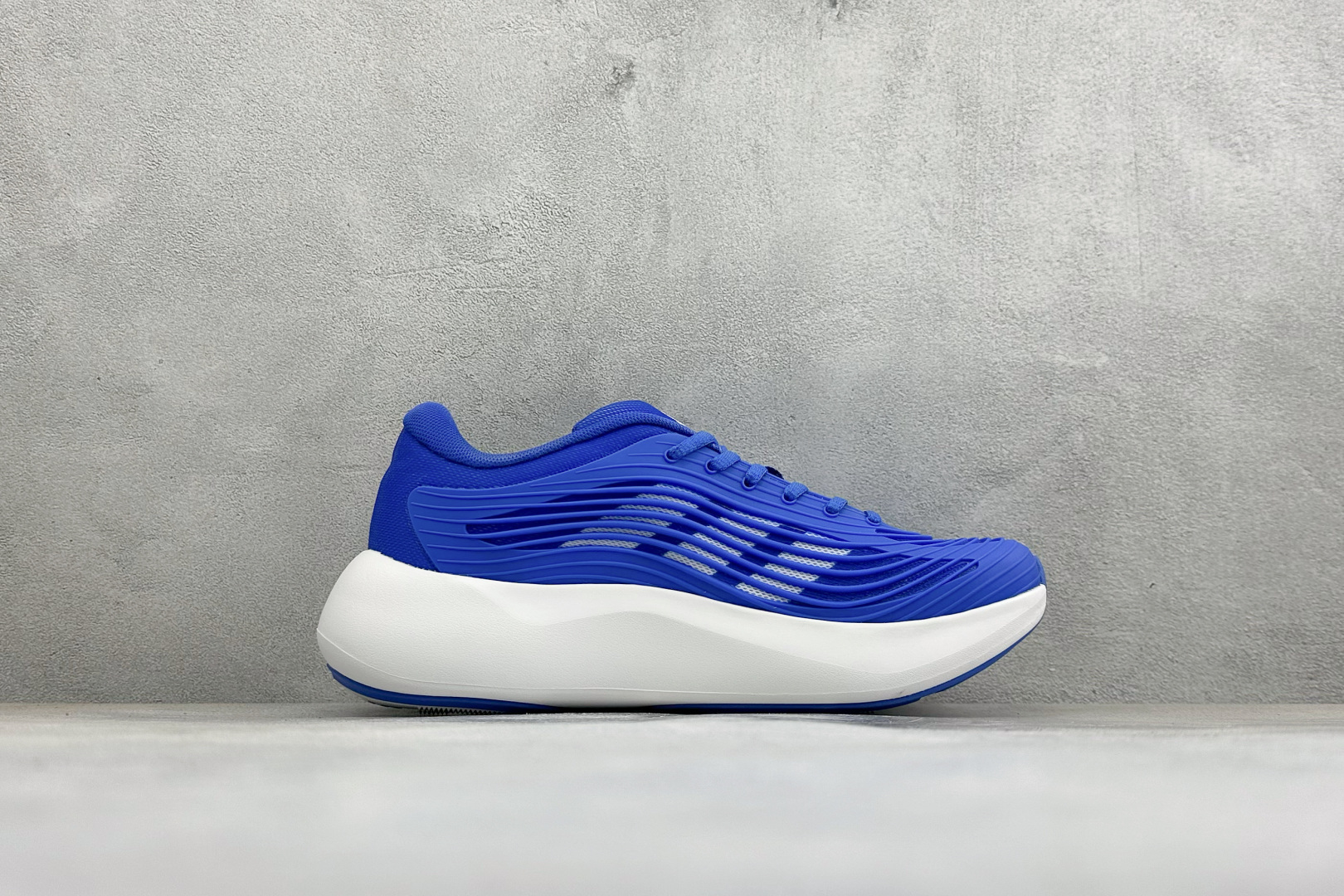 TF版ADIDAS 阿迪舒适百搭防滑耐磨 低帮休闲跑步鞋 中底配置方面搭载全掌Lightstrike Pro 鞋面采用透 TF版ADIDAS 阿迪舒适百搭防滑耐磨 低帮休闲跑步鞋 中底配置方面搭载全掌Lightstrike Pro 鞋面采用透