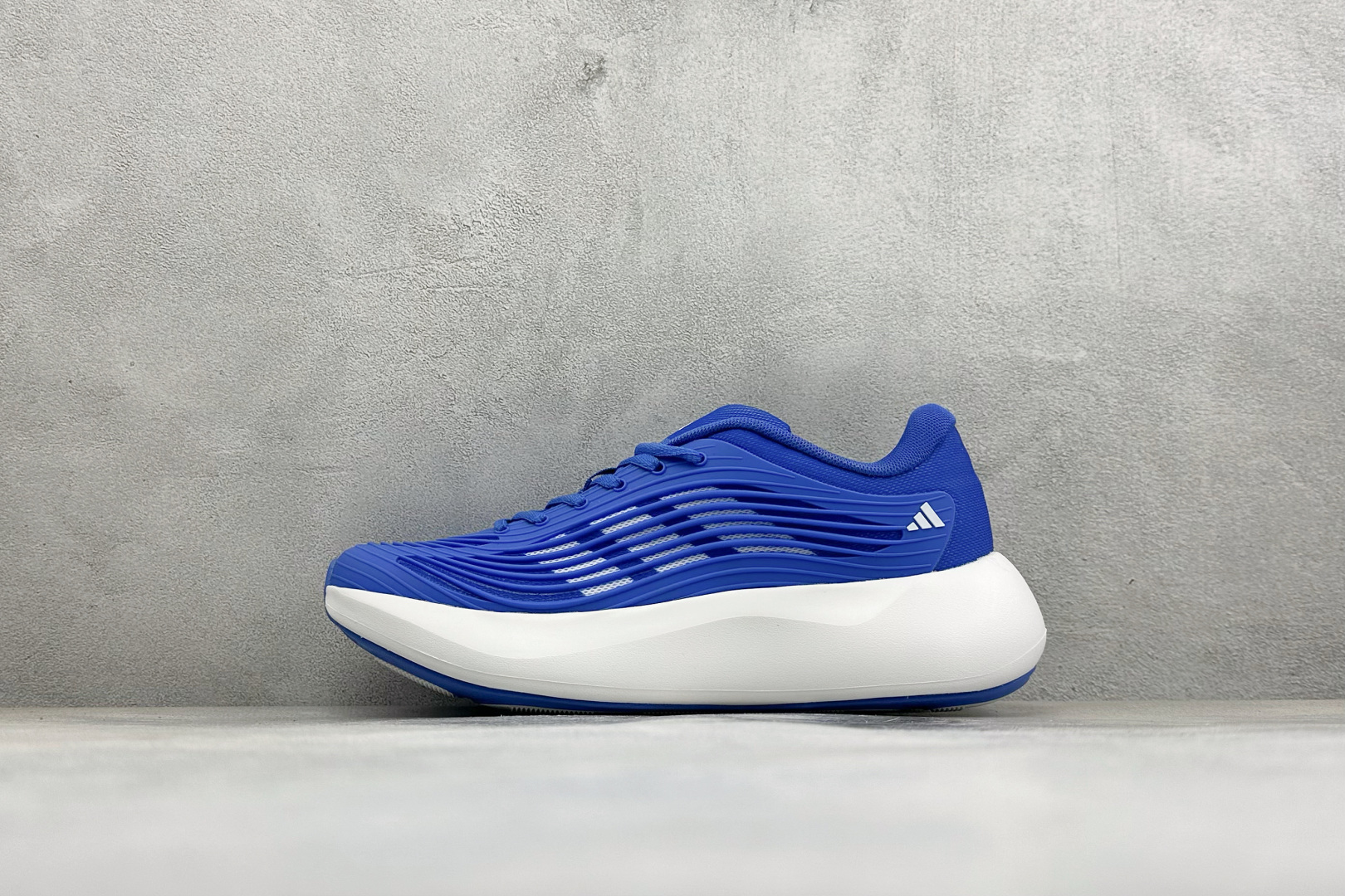 TF版ADIDAS 阿迪舒适百搭防滑耐磨 低帮休闲跑步鞋 中底配置方面搭载全掌Lightstrike Pro 鞋面采用透 TF版ADIDAS 阿迪舒适百搭防滑耐磨 低帮休闲跑步鞋 中底配置方面搭载全掌Lightstrike Pro 鞋面采用透