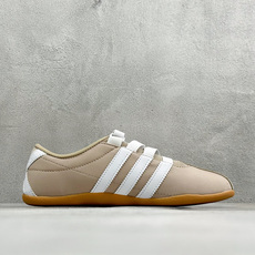 Adidas Tokyo W 阿迪达斯 舒适百搭经典休闲薄底鞋 鞋面设计舒适贴合脚面 同时采用柔软材质 穿着轻便舒适 侧 Adidas Tokyo W 阿迪达斯 舒适百搭经典休闲薄底鞋 鞋面设计舒适贴合脚面 同时采用柔软材质 穿着轻便舒适 侧