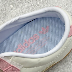 Adidas Tokyo W 阿迪达斯 舒适百搭经典休闲薄底鞋 鞋面设计舒适贴合脚面 同时采用柔软材质 穿着轻便舒适 侧 Adidas Tokyo W 阿迪达斯 舒适百搭经典休闲薄底鞋 鞋面设计舒适贴合脚面 同时采用柔软材质 穿着轻便舒适 侧